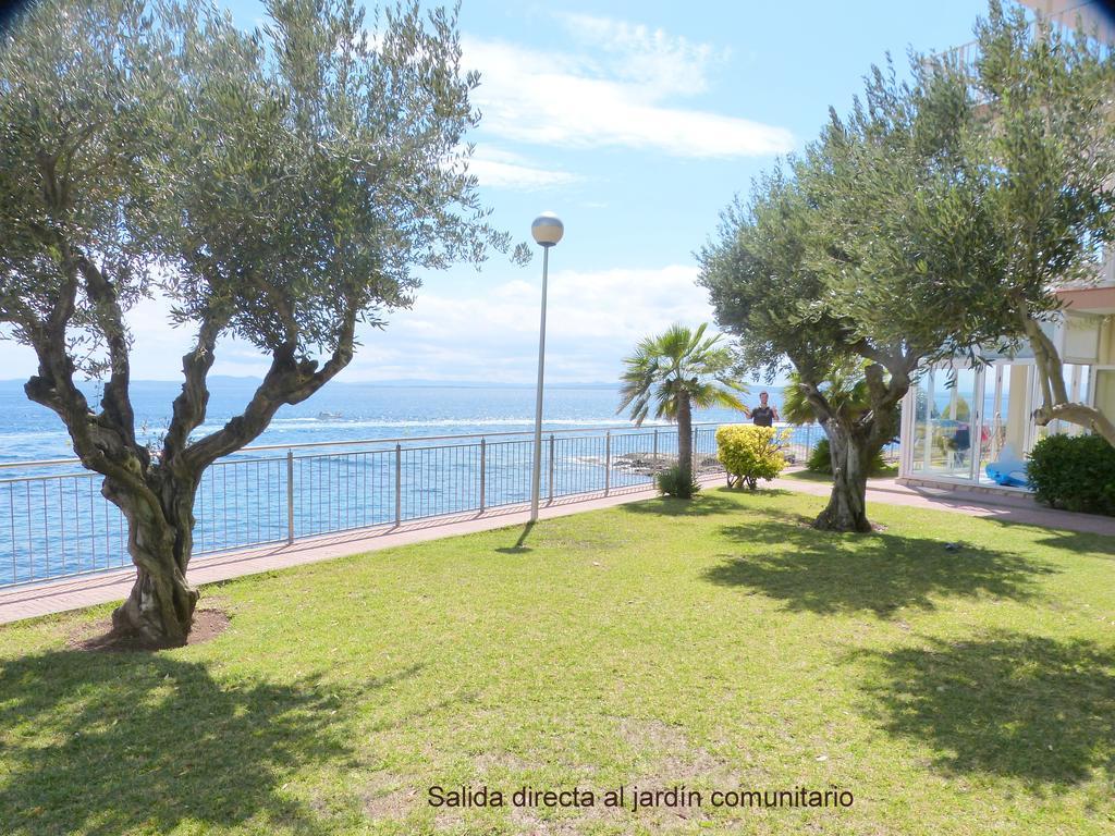 Roses Sobre El Mar Apartment Стая снимка