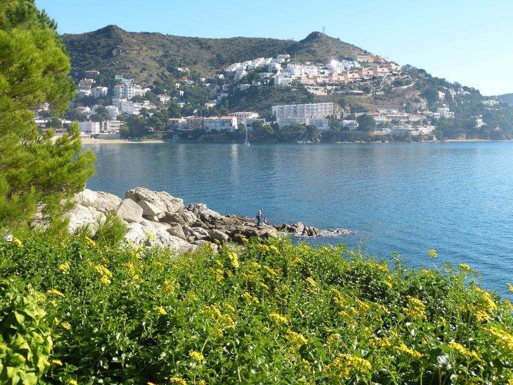 Roses Sobre El Mar Apartment Стая снимка